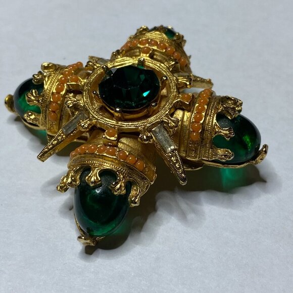 BENEDIKT NY Vintage Maltese Cross Brooch – Rare Variation Green Salmon Bead 60's - Picture 3 of 16